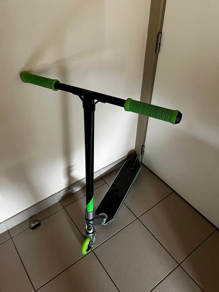 Stuntstep, Fietsen en Brommers, Ophalen, Zo goed als nieuw
