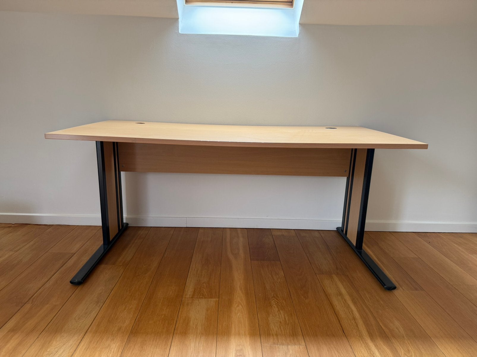 Stevige beukenbureau, Ophalen, Zo goed als nieuw