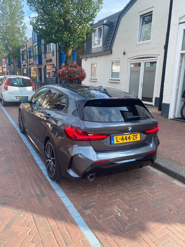BMW 1-Serie 118i 140pk 2019 Grijs, Autos, Cuir, Argent ou Gris, Achat, Boîte manuelle