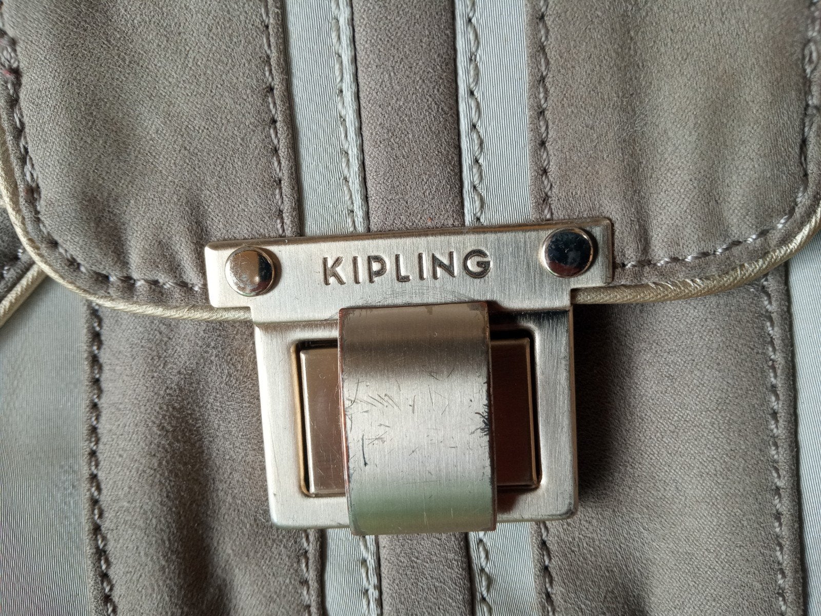 Élégant sac de soirée/sac à bandoulière Kipling en beige et, Bijoux, Sacs & Beauté, Sacs | Sacs à bandoulière, Enlèvement