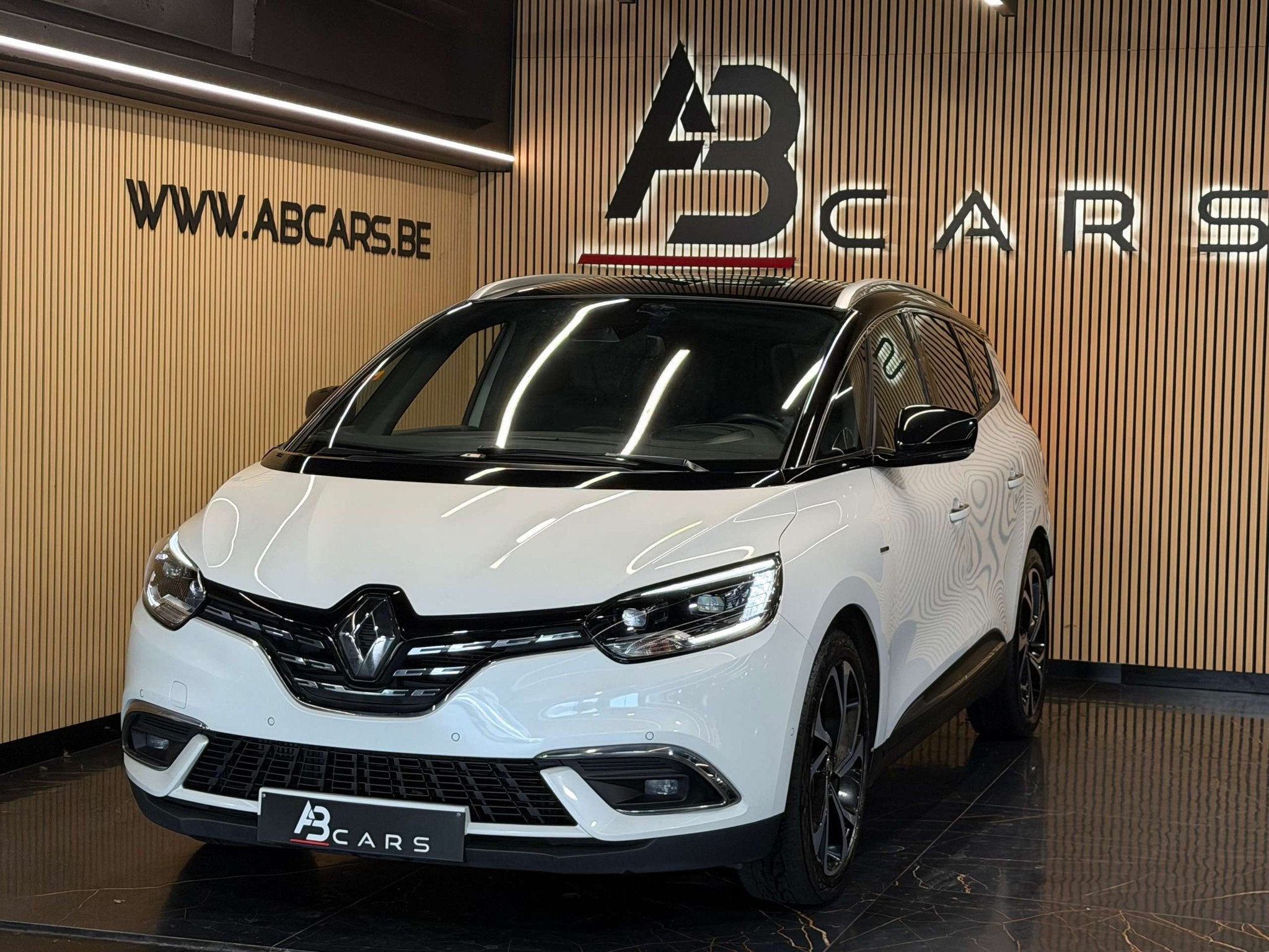 Renault Grand Scénic 1.3TCE BLACK EDITION * 7 PLACES * GARA, Auto's, Automaat, Gebruikt, Euro 6, 4 cilinders