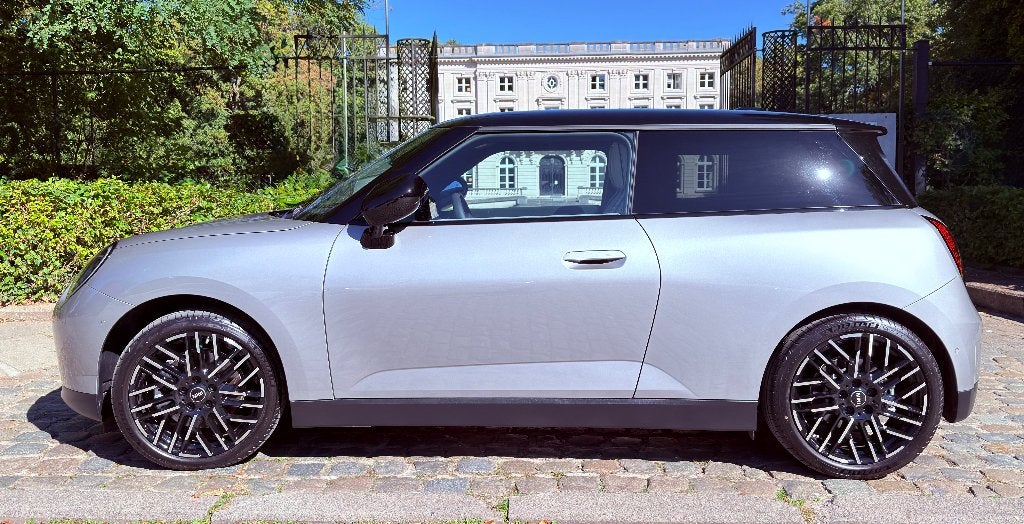 Mini Cooper E - Trim Favoured - Pack M - Garantie 3 ans, Autos, Cuir, Argent ou Gris, Achat, Entretenue par le concessionnaire