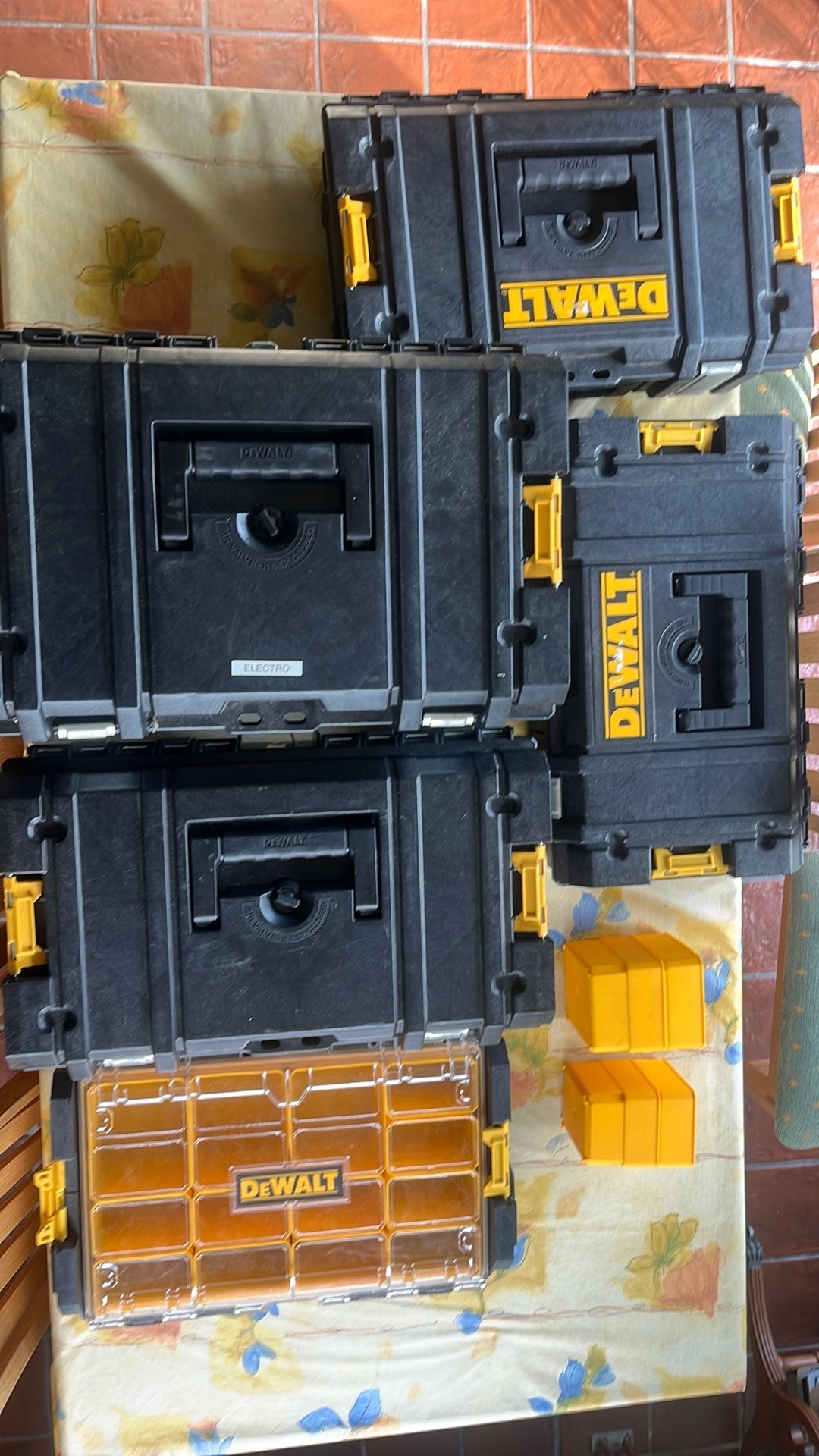 Dewalt toughsystem met DeWalt steekkar, Doe-het-zelf en Bouw, Ophalen, Gebruikt