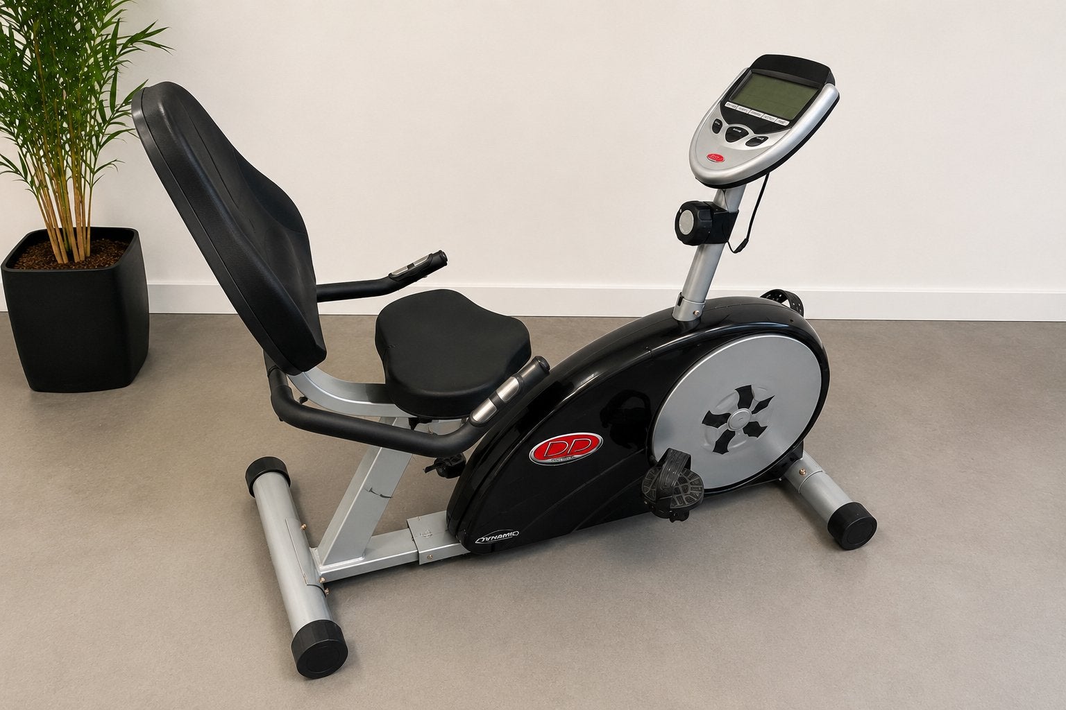 Hometrainer zitmodel (ligfiets) – comfortabel en stabiel, Sport en Fitness, Ophalen, Kunststof, Gebruikt, Rug