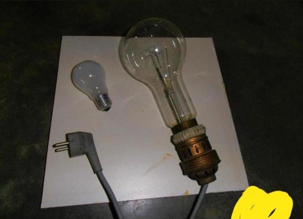 Très grosse ampoule SGA 1956 ancienne ampoule de 300 w 220 v, Bricolage & Construction, Électricité & Câbles, Enlèvement