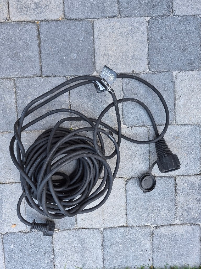 Rubberen verlengkabel voor buiten - 15 meter (IP44, 3600W), Doe-het-zelf en Bouw, Ophalen, Zo goed als nieuw, Overige merken, Kabel of Snoer