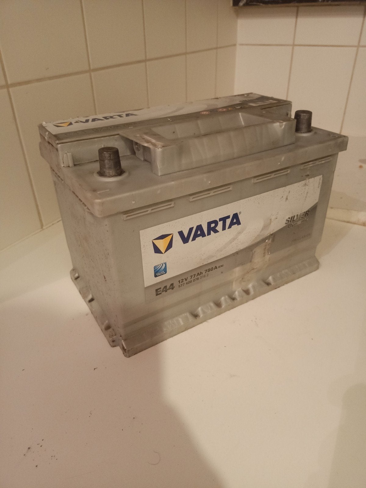 Batterie de voiture Varta 77 Ah
Usagé, Autos : Pièces & Accessoires, Enlèvement
