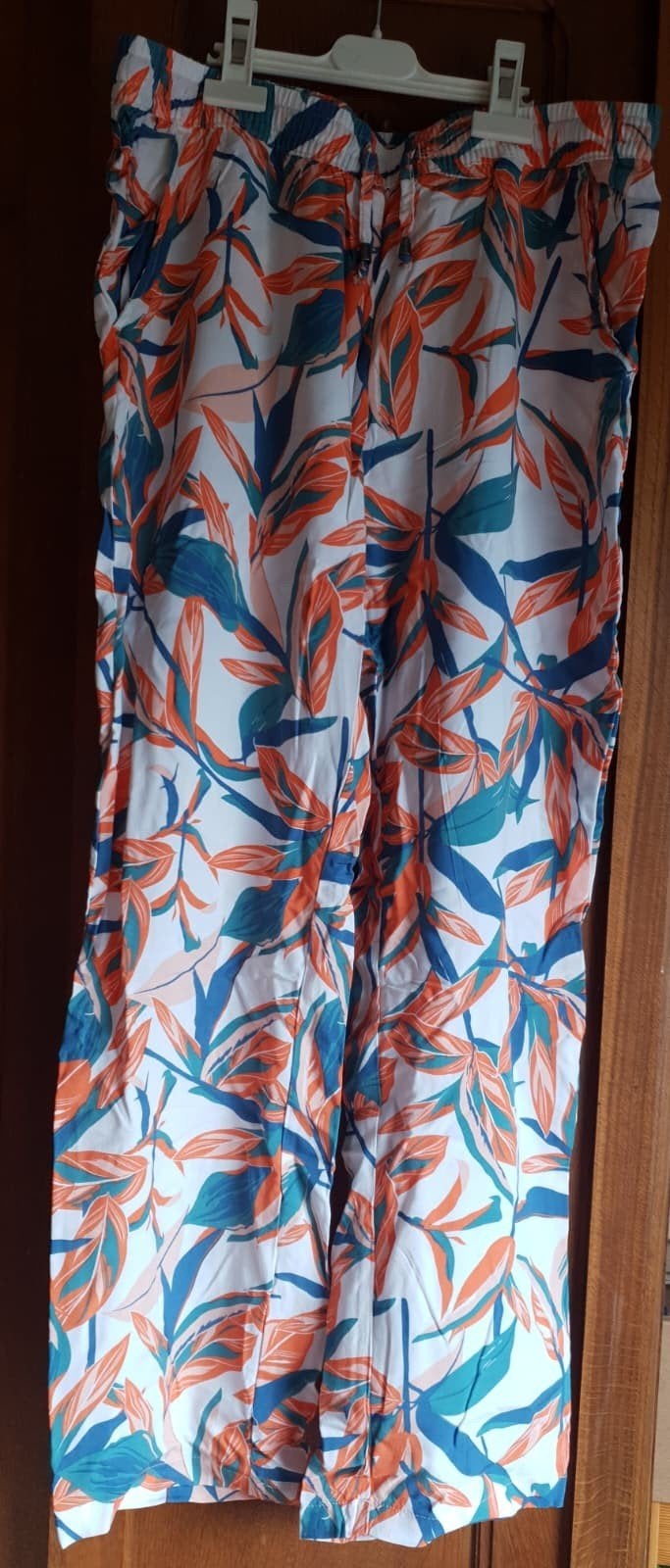 Up2Fashion wide leg broek met tropische print maat  M, Kleding | Dames, Broeken en Pantalons, Maat 38/40 (M), Up2Fashion, Meerkleurig