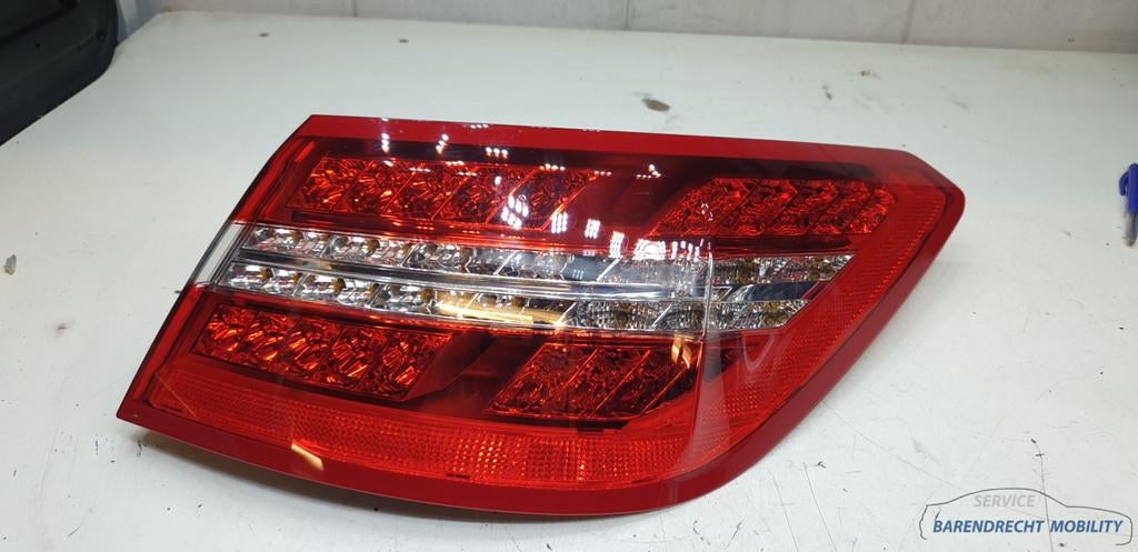 Feu arri re droit ext rieur W207 Classe E coup Mercedes 2078, Mercedes-Benz AG, Mercedes-Benz, Utilisé, Mercedesstrasse 120
70372  Stuttgart, DE