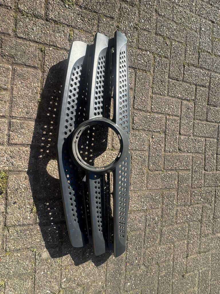 Mercedes vito grill met klein stukje los makkelijk te maken, Auto-onderdelen, Ophalen, Voor