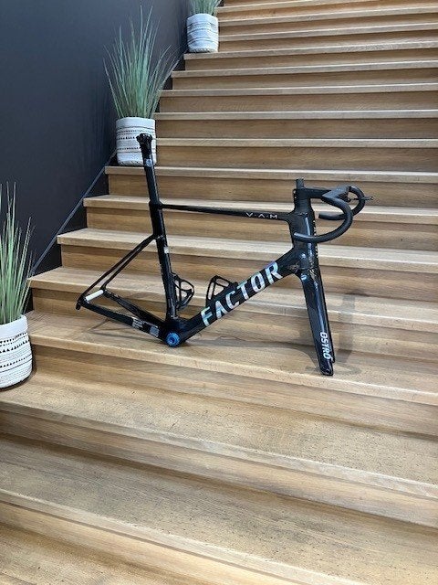 Factor OSTRO VAM 2.0 verschillende maten. (54/56/58), Ophalen, 28 inch, Carbon, Nieuw