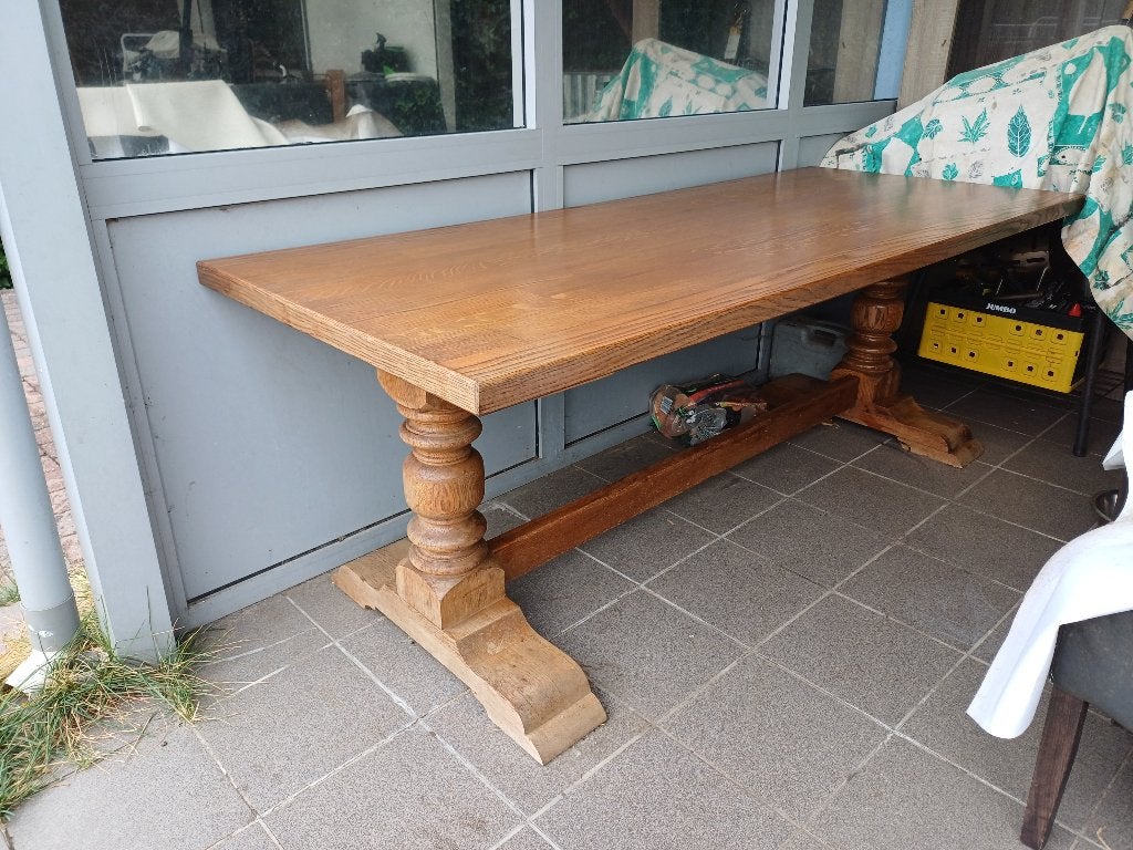 Massieve eiken tafel, Enlèvement
