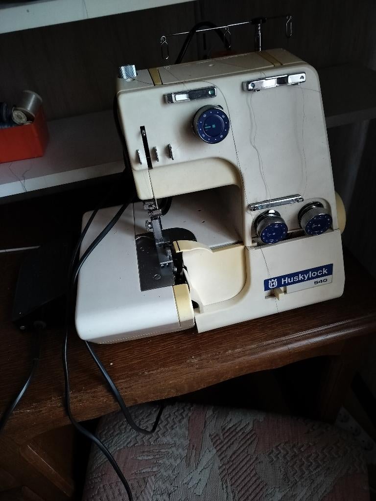 Overlockmachine, Hobby en Vrije tijd, Naaimachines en Toebehoren, Ophalen, Gebruikt