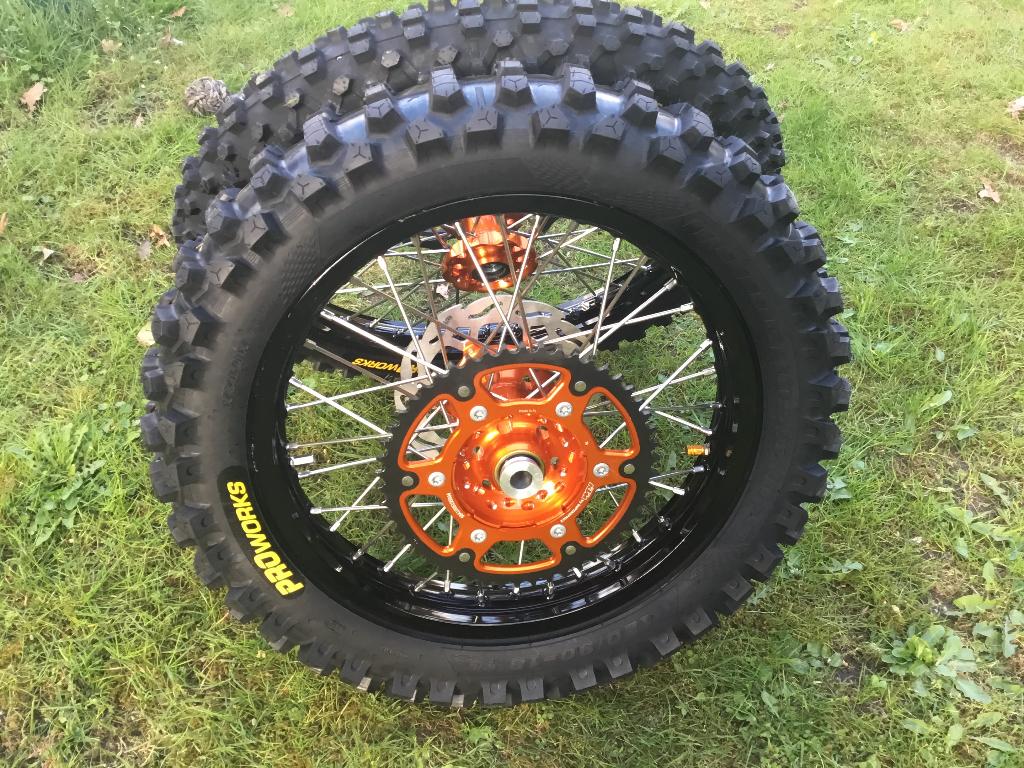 Nieuwe ktm enduro wielen oranje naaf zwarte vel, Motoren, Motoren | KTM, 250 cc, Nieuw, Particulier, Enduro