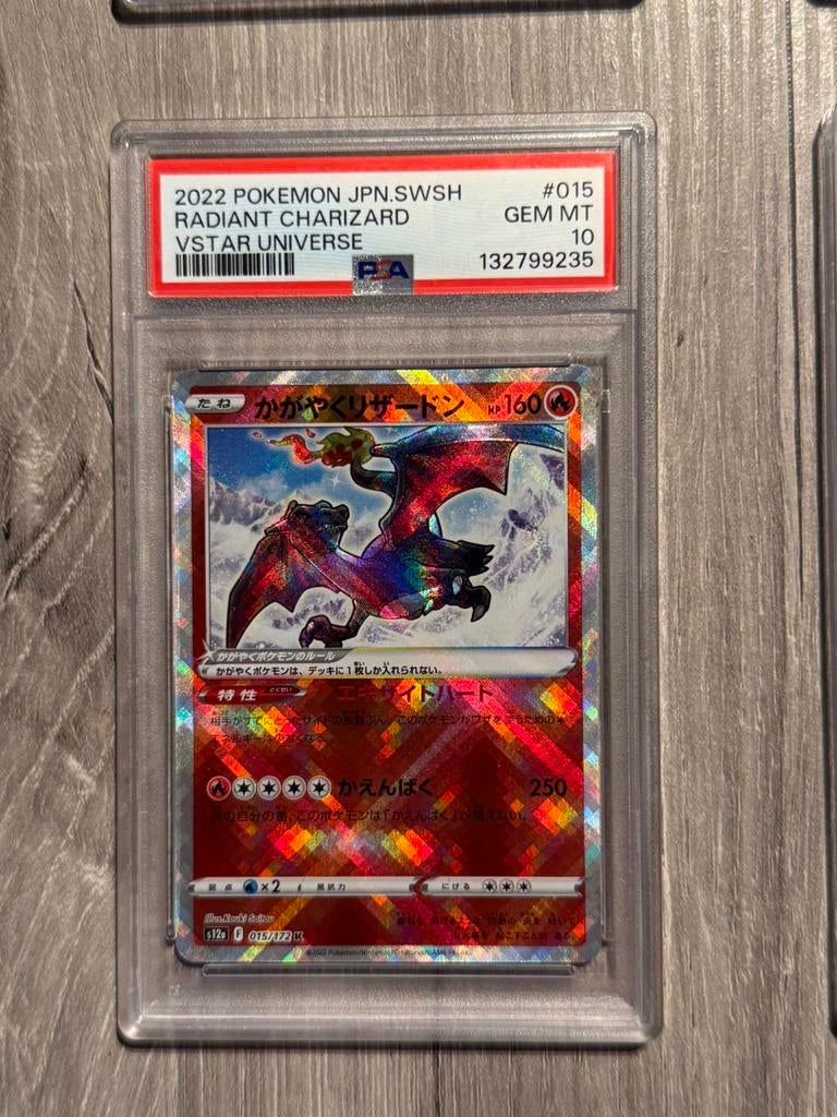 Radiant charizard vstar universe, Ophalen of Verzenden, Zo goed als nieuw