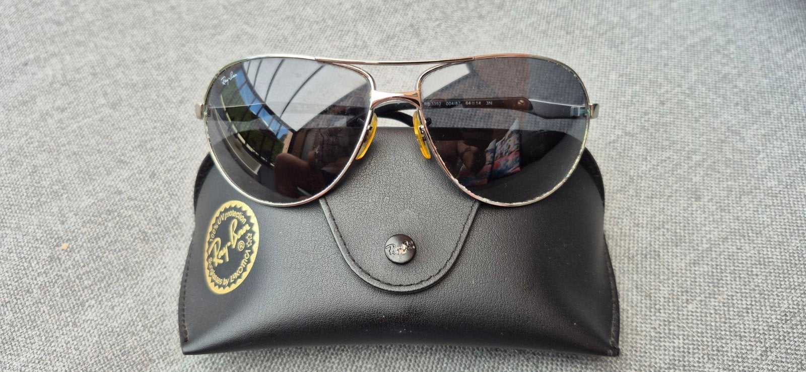 zilverkleurige Ray-ban met zwarte glazen, Handtassen en Accessoires, Zonnebrillen en Brillen | Heren, Ophalen, Gebruikt, Zonnebril