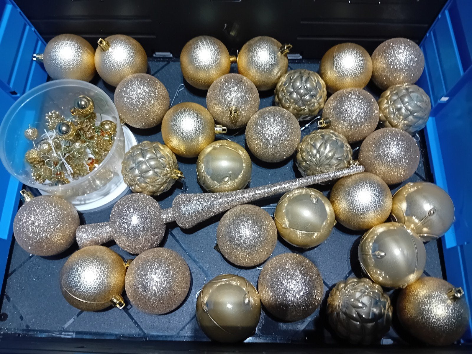 assortiment gouden kerstballen, Diversen, Ophalen