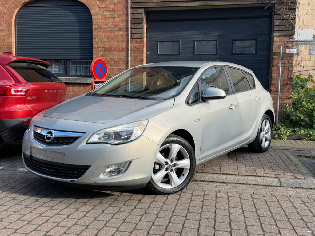 Opel Astra 1.6 automatique, Euro 5, 5 portes, 5 places, Automatique