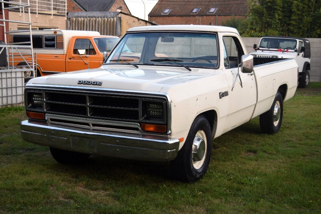 Dodge Ram 5.9L V8 360CID, Auto's, Automaat, Achterwielaandrijving, Wit, Blauw