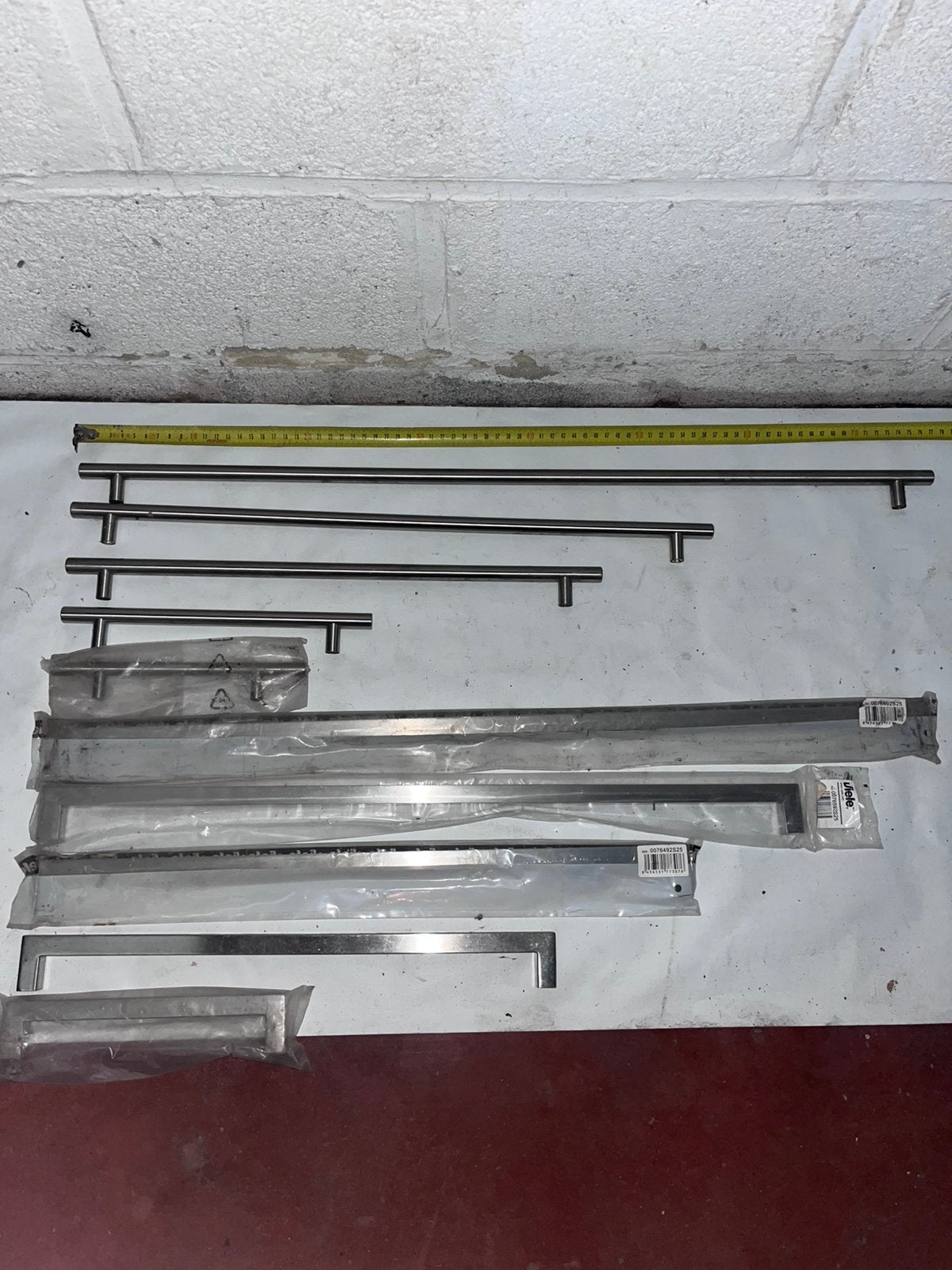 Lot de 10 poignées de meuble en inox (neuves et occasion), Enlèvement, Comme neuf