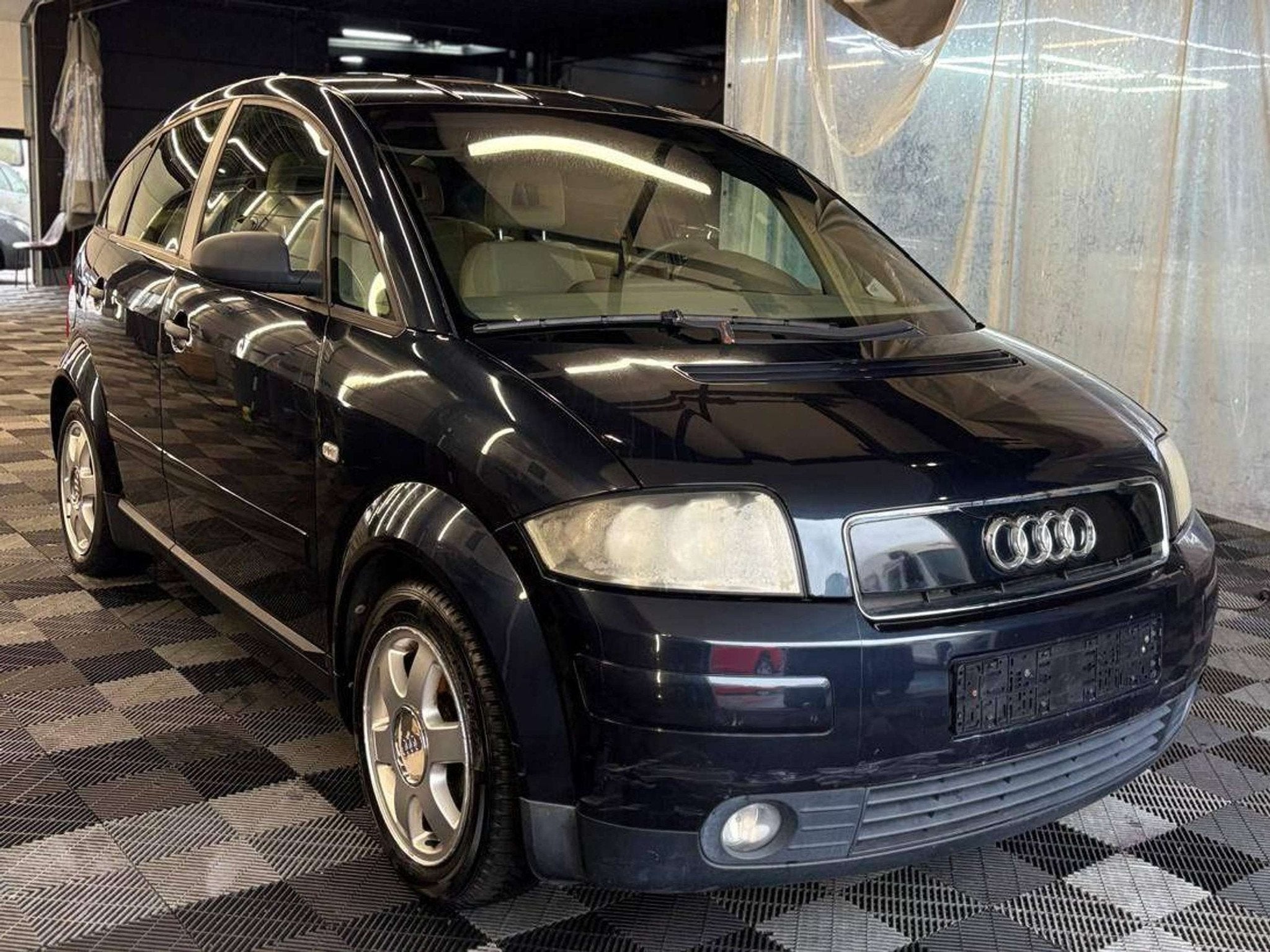 Audi A2 Audi A2 Benzine 1.4i 16v bj.2004, Auto's, Audi, Gebruikt, 4 cilinders, Zwart, https://public.car-pass.be/vhr/c80616ed-7aab-417b-a135-00dbe550bd0d