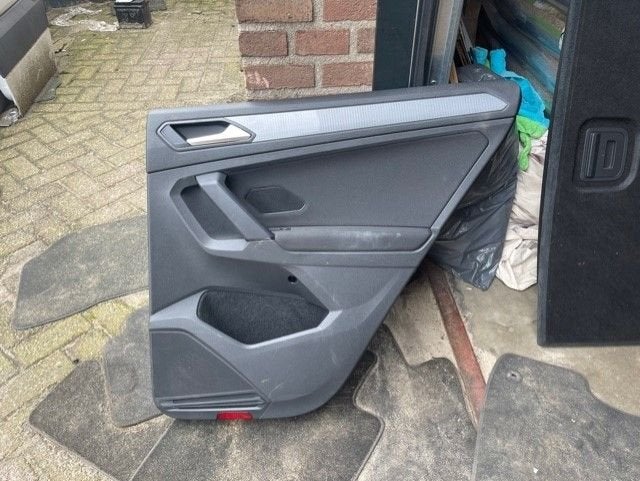 PANNEAU DE PORTE ARRIÈRE DROIT Volkswagen Tiguan (AD1), Volkswagen, Volkswagen AG, Utilisé, Kundenbetreuung@volkswagen.de