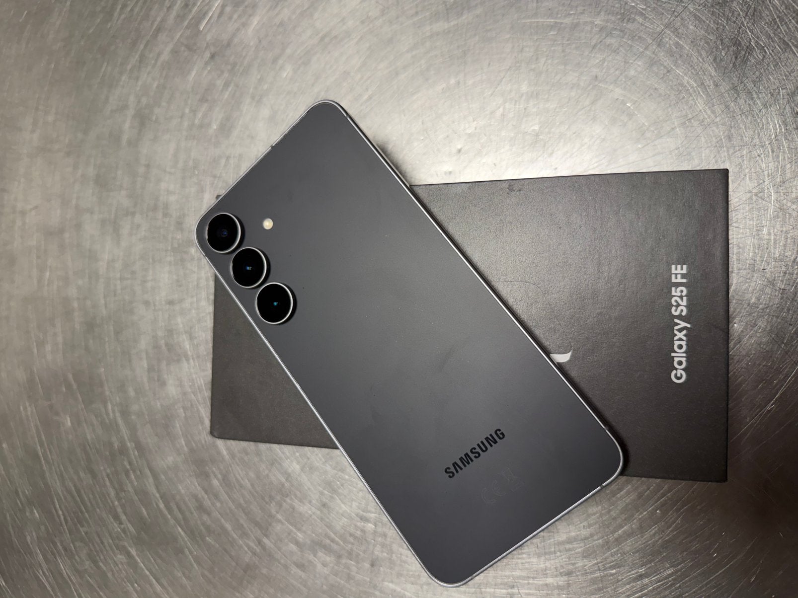 Samsung s25 FE onmiddellijk beschikbaar, Ophalen of Verzenden, Zo goed als nieuw