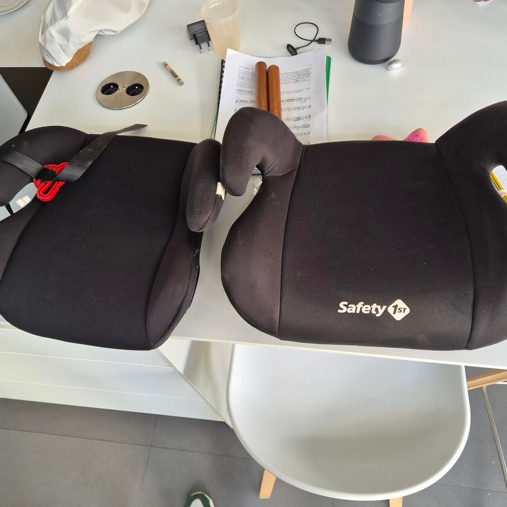 2 autozitjes, verhogers voor in de auto., Ophalen