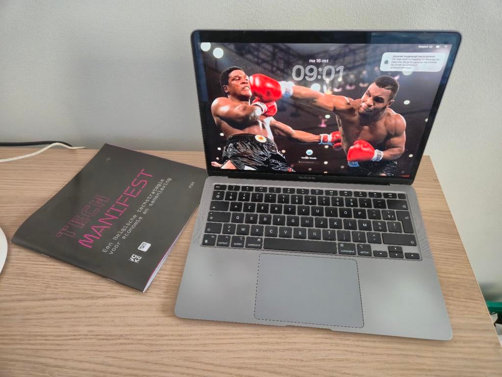 MacBook Air 13" M1 (2020), Ophalen
