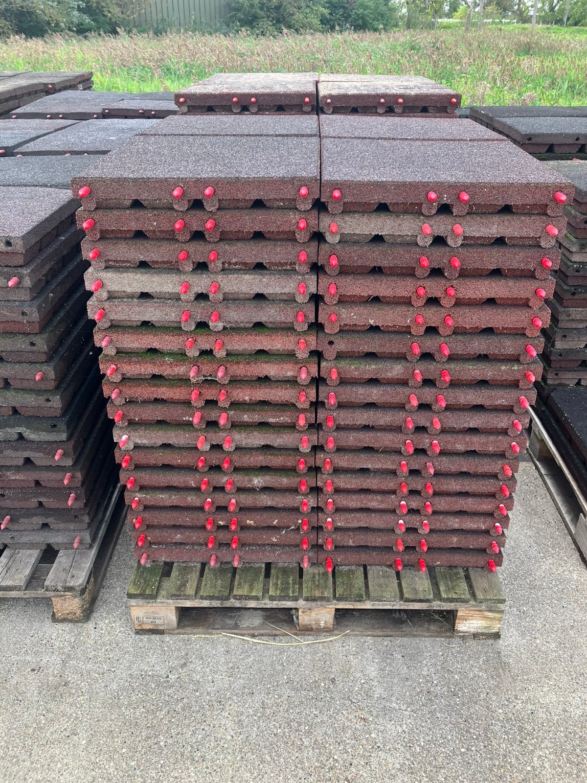 132 vochtdoorlatende rubberen tegels 50x50x6,5cm, Dieren en Toebehoren