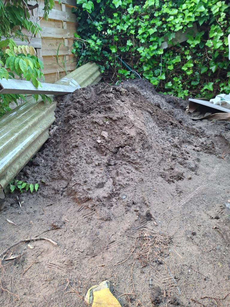 Zand/ aarde gratis. Ongeveer 1cub gratis, Tuin en Terras, Aarde en Mest, Ophalen