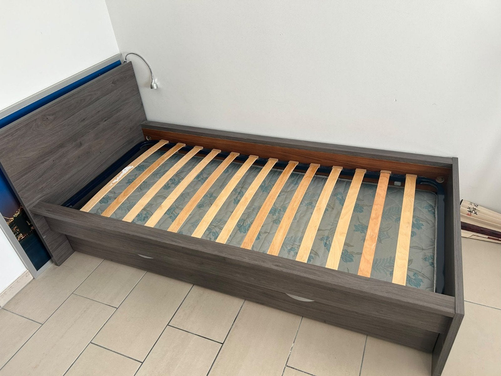 Lit à tiroir avec sommier et matelas leger pour tiroir., Enlèvement