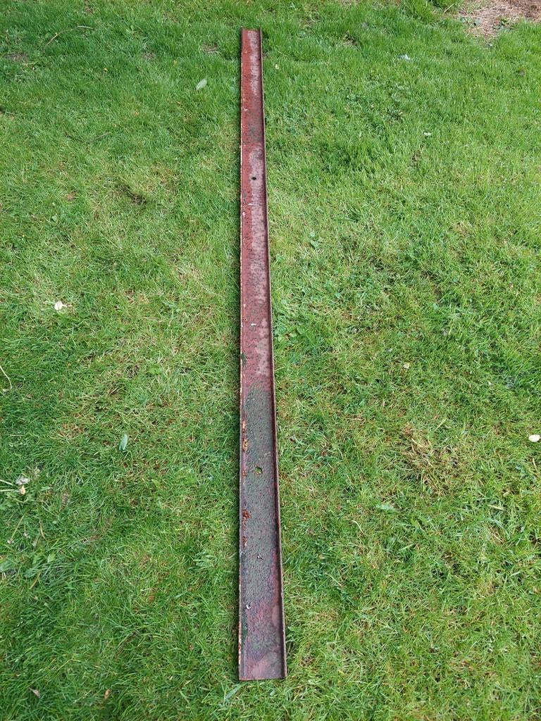 Metalen truss van 2m85 met voorgeboord gat.