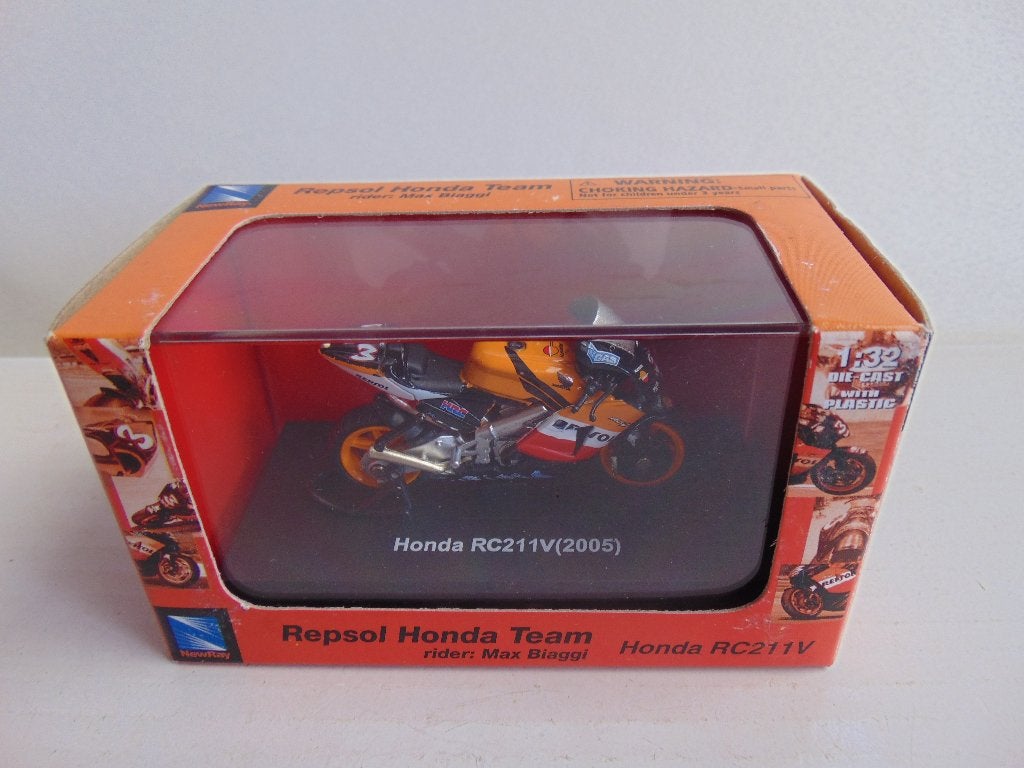 Modèle de moteur Honda RC211V - 2005 -Rider Max Biaggi -1/32, Hobby & Loisirs créatifs, Voitures miniatures | 1:32, Enlèvement ou Envoi