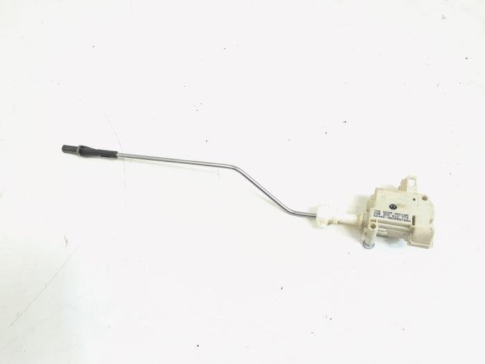 Moteur de verrouillage clapet réservoir d'un Volkswagen Pas, Volkswagen, -, 3 mois de garantie, Utilisé