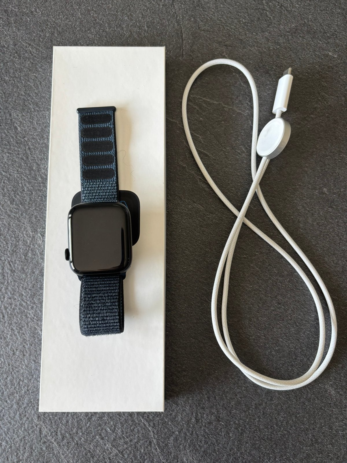Apple Watch SE3 44 mm avec cellulaire à l'état neuf, Bijoux, Sacs & Beauté, Neuf, Étanche, IOS, Enlèvement