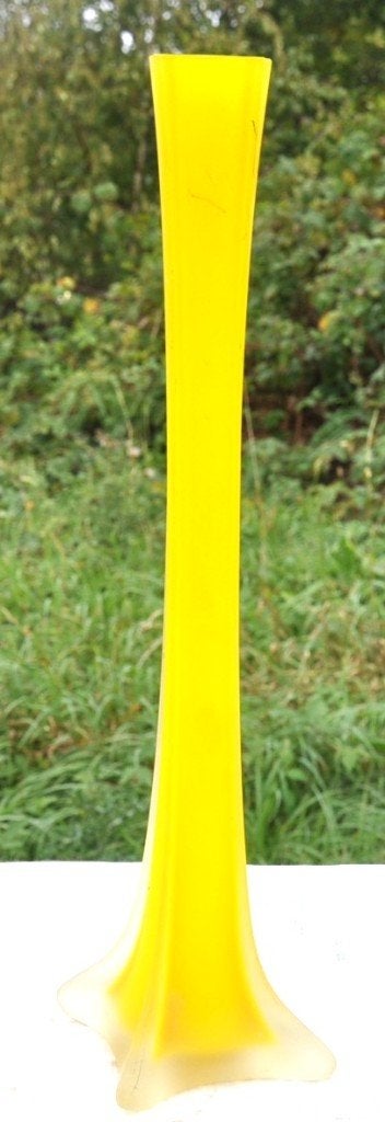 vase soliflore en verre jaune base carrée, Enlèvement ou Envoi