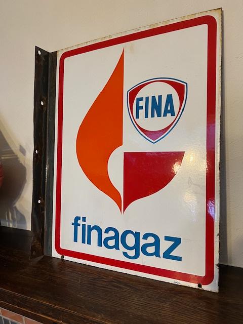 Plaque publicitaire émaillée double face de Fina / Finagaz, Enlèvement