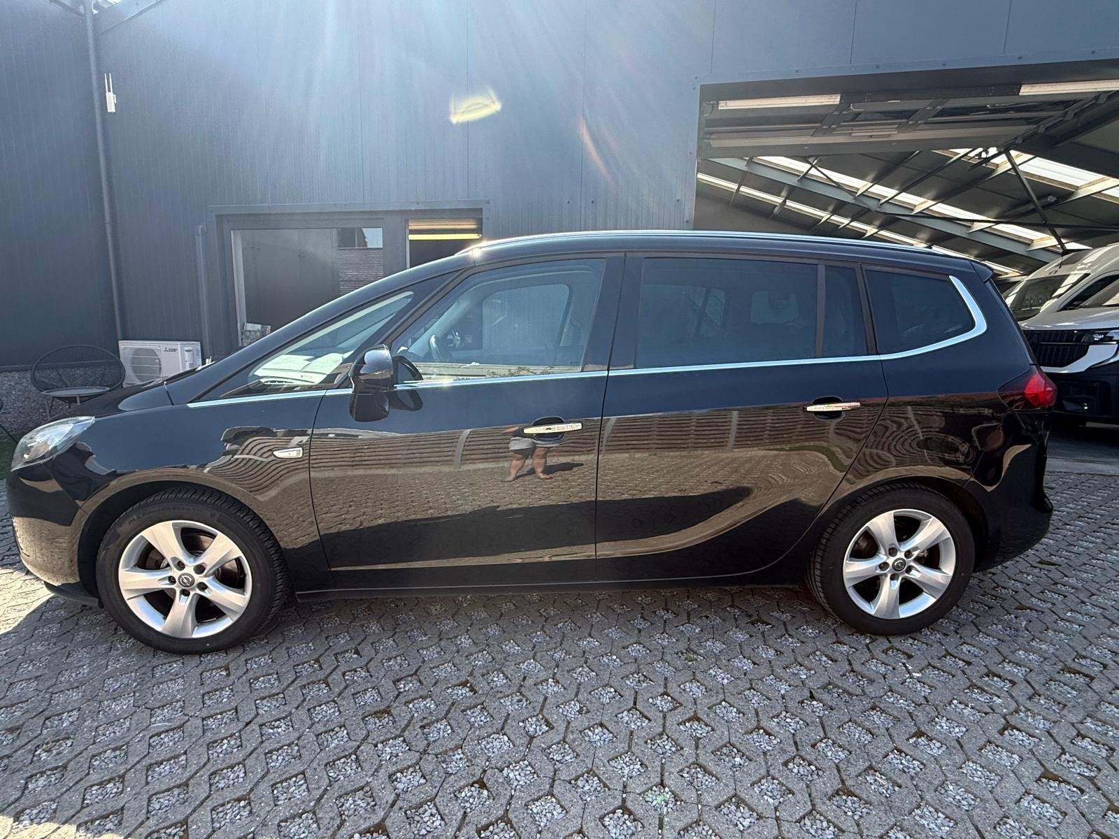 Opel Zafira TOURER - Benzine - 7 plaatsen, Autos, Opel, Euro 5, Achat, Entreprise, Noir