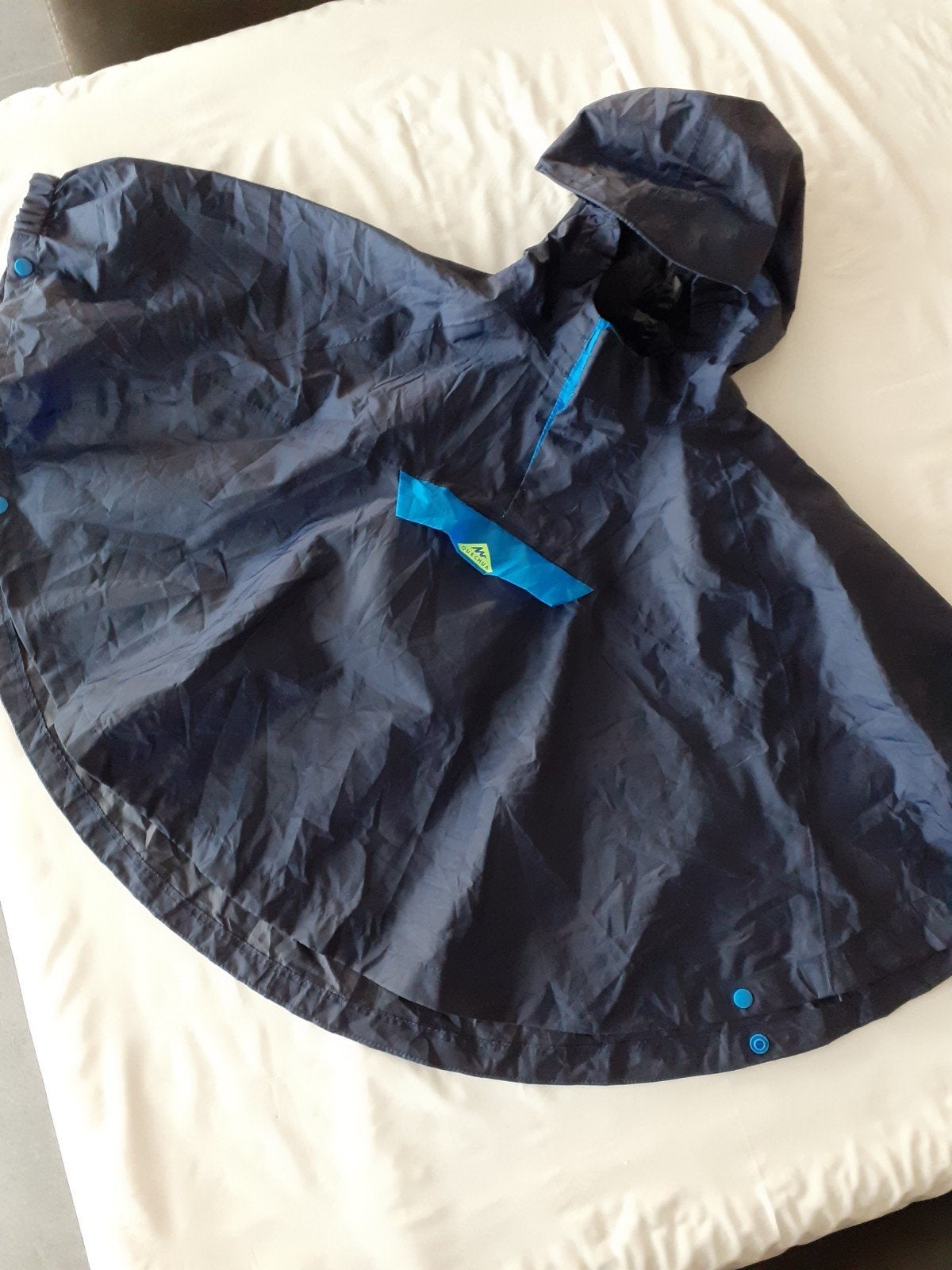 Regenponcho kind, Ophalen