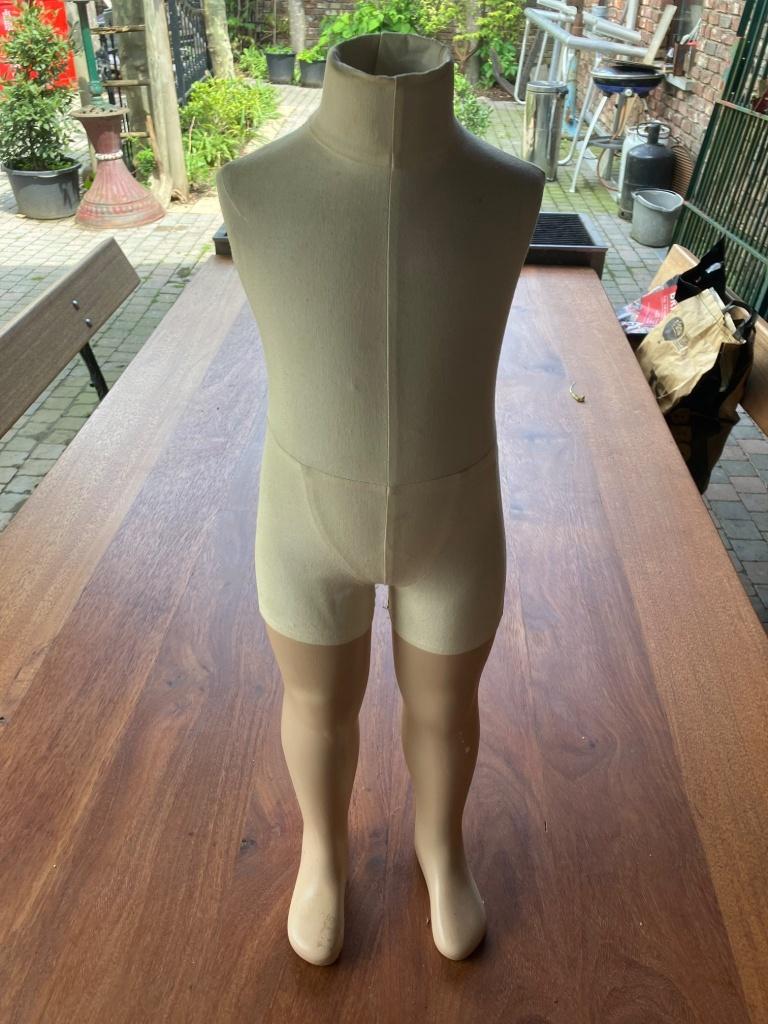 Mannequin enfant beige tissu avec jambes vitrine, Enlèvement ou Envoi, Utilisé, Mannequin