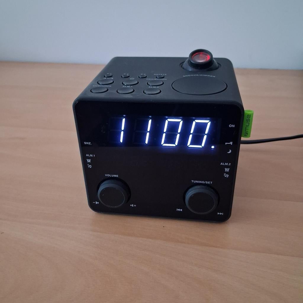 Muse M189P wekkerradio met projectie, Electroménager, Réveils, Enlèvement