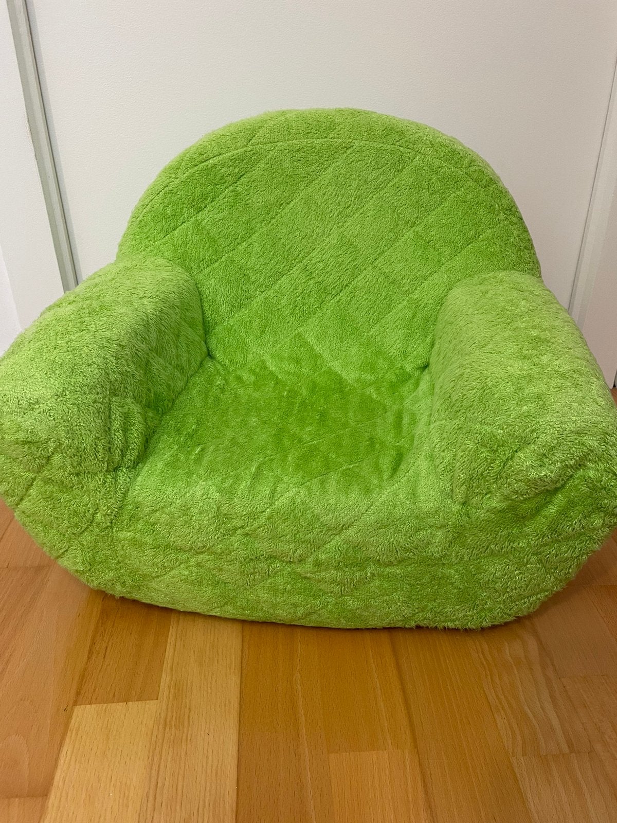 Petit fauteuil pour enfant en éponge, Enfants & Bébés, Enlèvement, Utilisé