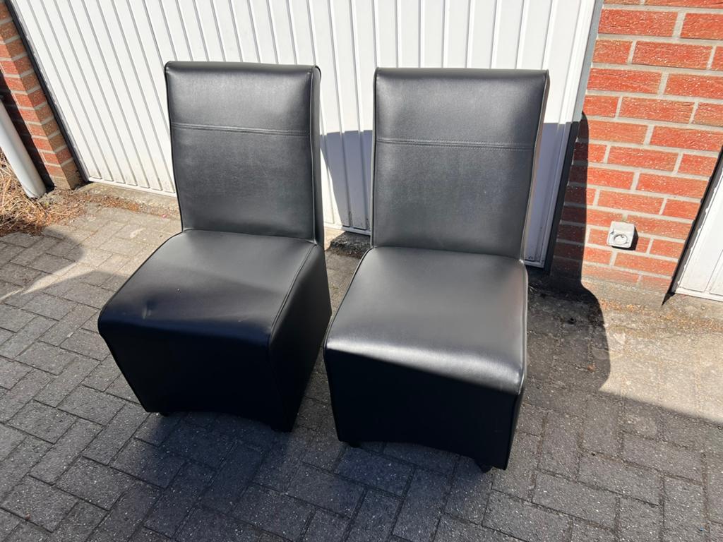 2 lederen stoelen op wieltjes, Ophalen, Twee, Zwart, Leer