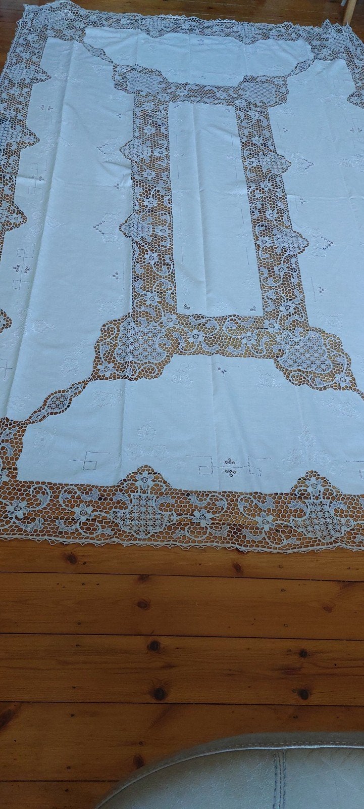 Nappe brodée