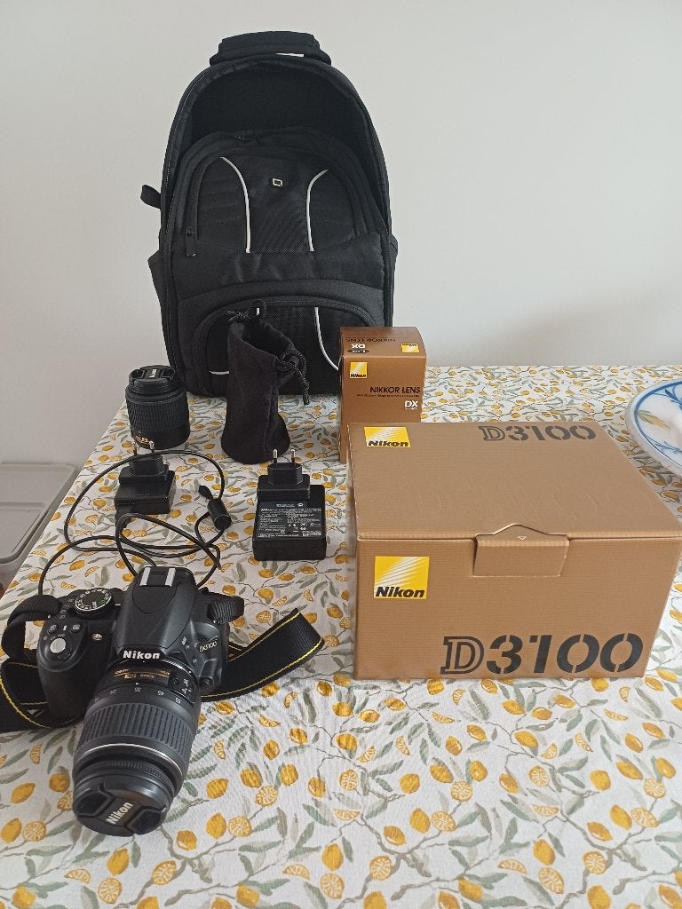 Nikon D3100 camera + 2 lenzen en toebehoren, TV, Hi-fi & Vidéo, Appareils photo numériques, Enlèvement, Utilisé, Appareil photo hybride