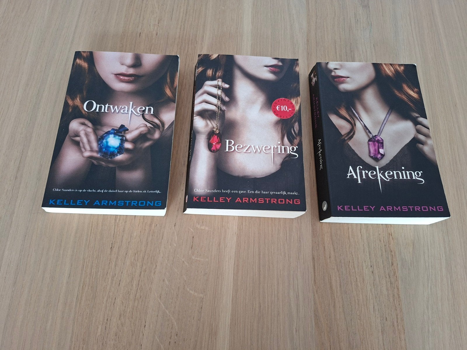 Set boeken Kelly Armstrong, Boeken, Fantasy, Ophalen of Verzenden, Zo goed als nieuw