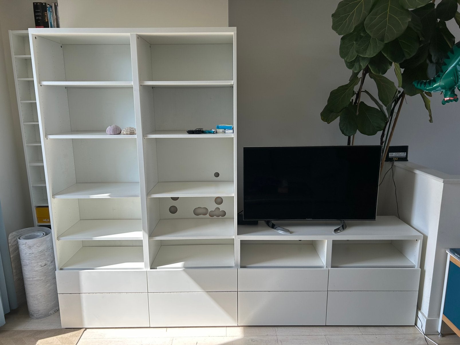 Meuble TV / Combinaison de rangement IKEA BESTÅ (Blanc), 25 à 50 cm, 200 à 250 cm, Utilisé, Avec tablette(s)