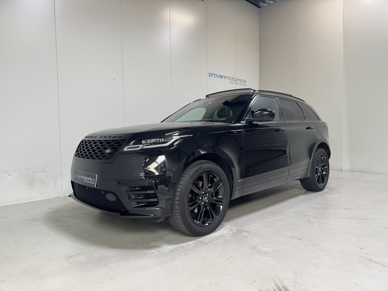 Land Rover Range Rover Velar 2.0d Autom. - R Dynamic - Pano, Auto's, Land Rover, 4 cilinders, https://public.car-pass.be/vhr/4fae0500-42c1-419d-9e32-616fa48bd43e