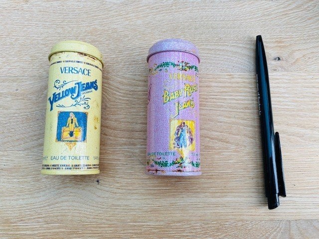 Boîtes en étain Versace avec bouteilles miniatures, Enlèvement ou Envoi, Utilisé